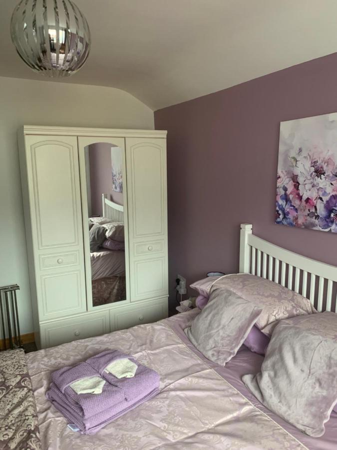Minimum Stay Two Nights Ларн Екстериор снимка