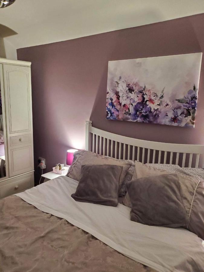 Minimum Stay Two Nights Ларн Екстериор снимка