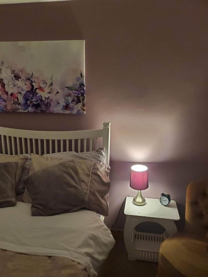 Minimum Stay Two Nights Ларн Екстериор снимка