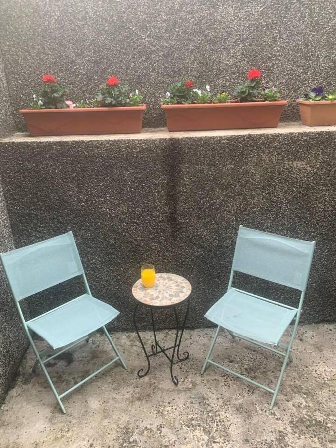 Minimum Stay Two Nights Ларн Екстериор снимка