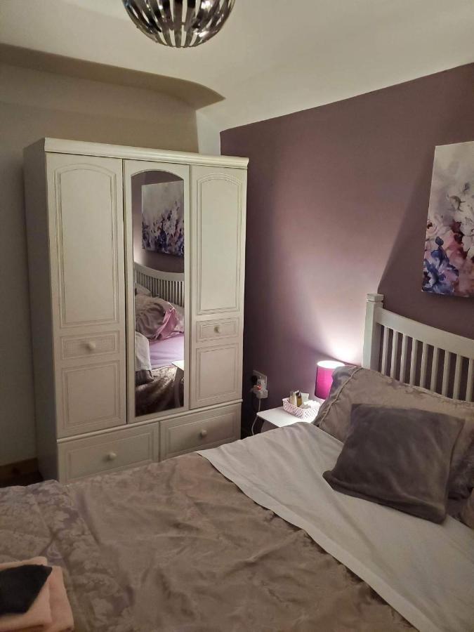 Minimum Stay Two Nights Ларн Екстериор снимка